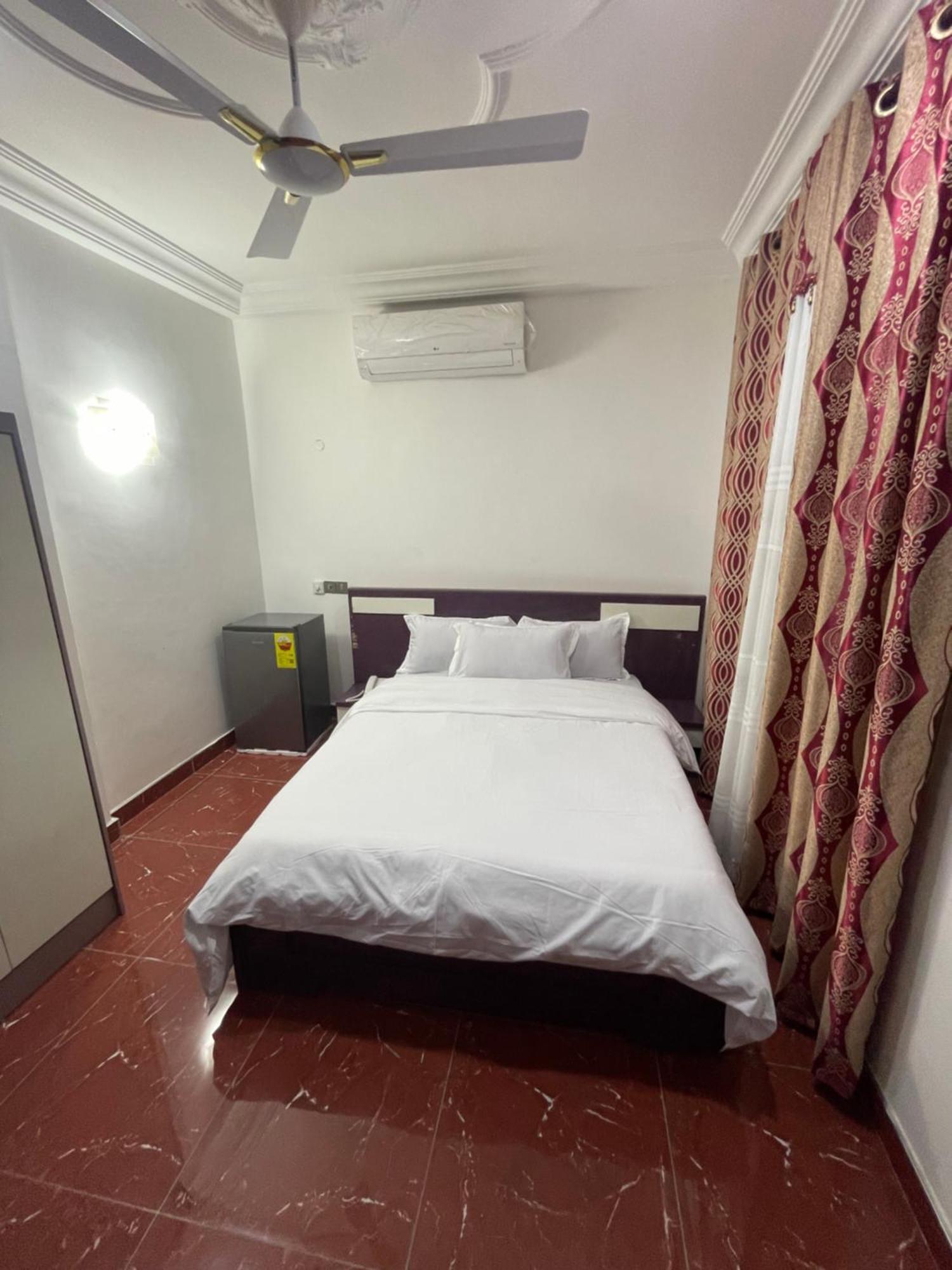George Vee Hotel Ltd Kumasi Exterior photo