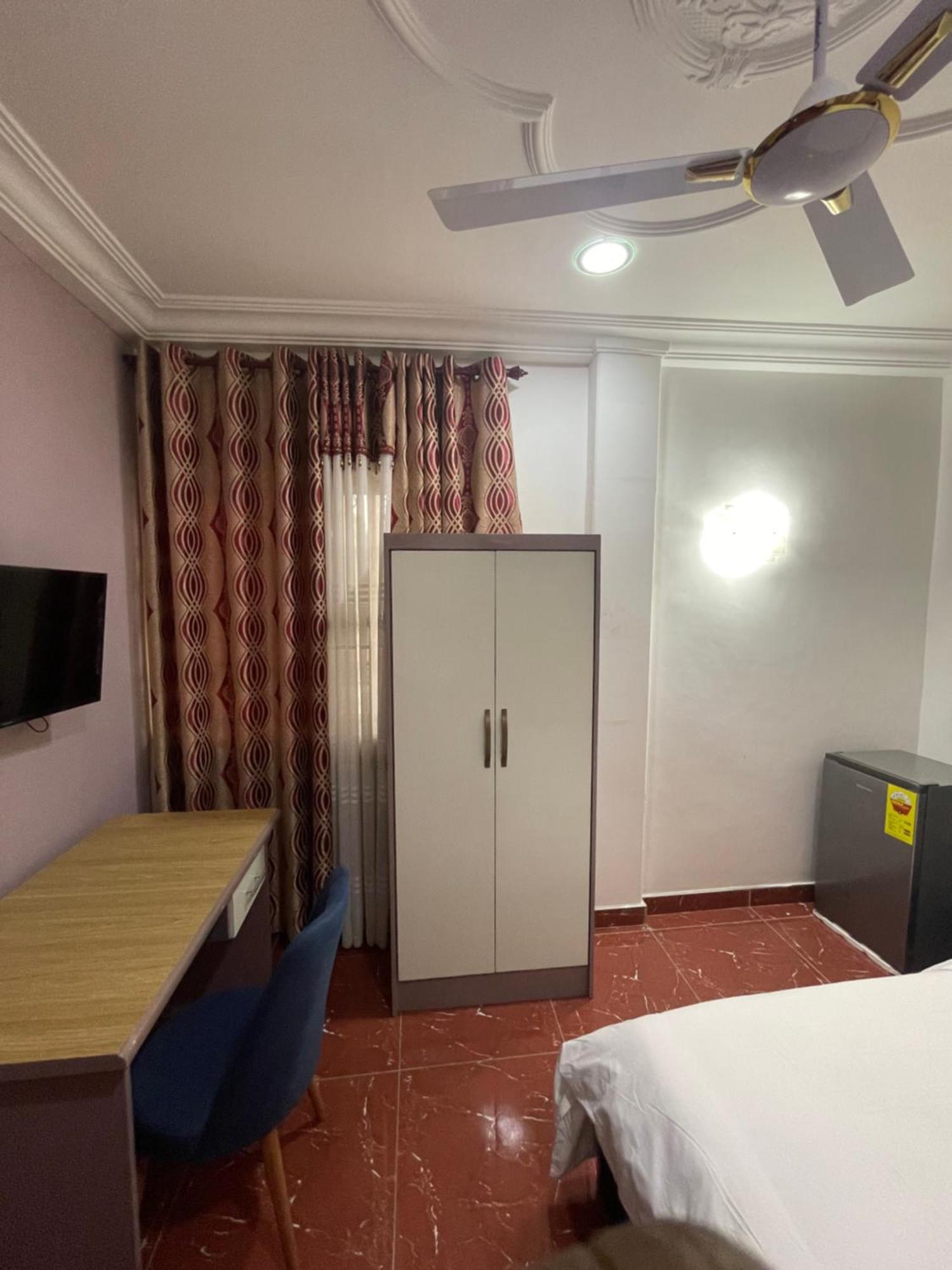 George Vee Hotel Ltd Kumasi Exterior photo